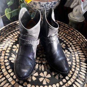 BRUSSOLA black leather boots women size 38/8 buckle